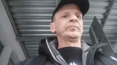 Jde załatwia i sprawy swoje S01E971