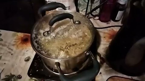 siniedanie robię boczek gotuje zupę potem zrobje S01E1458