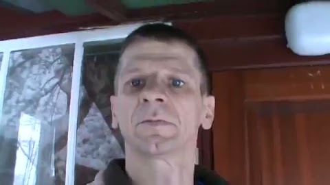 Pokazuje wam jak jest odśnieżone podwórko i chodnik. S01E1311