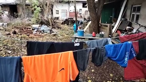 Pogoda zrobjla się dzeci bawjq się na placu zabaw S01E274