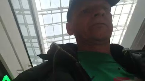 Jestem w galerii kupiłem koputer S01E1719