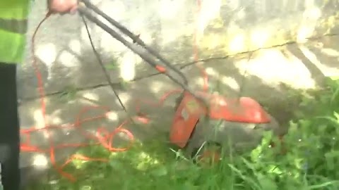 Prubiemy kosiśą trawe S01E434