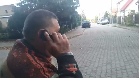 Dzwonię na służby S01E33