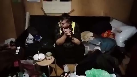 Wsuchajcie tej osoby kłamie wzywa mnie trzyma mnie jak wiezienhu S01E1172