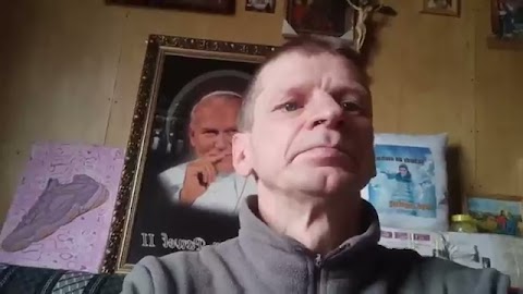 Piórkowy objat S01E1008