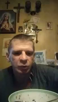 Pokazuje grzybki kolacja S01E791