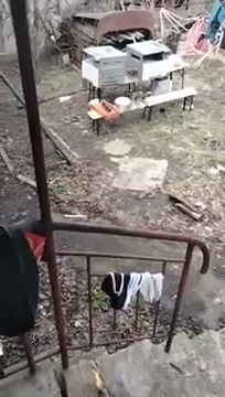 Pokazuje wam posiadłości ludzom S01E418