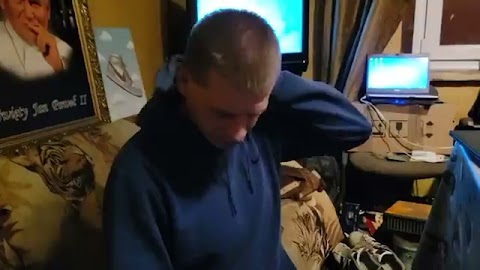 Asia pozwoliła S01E978